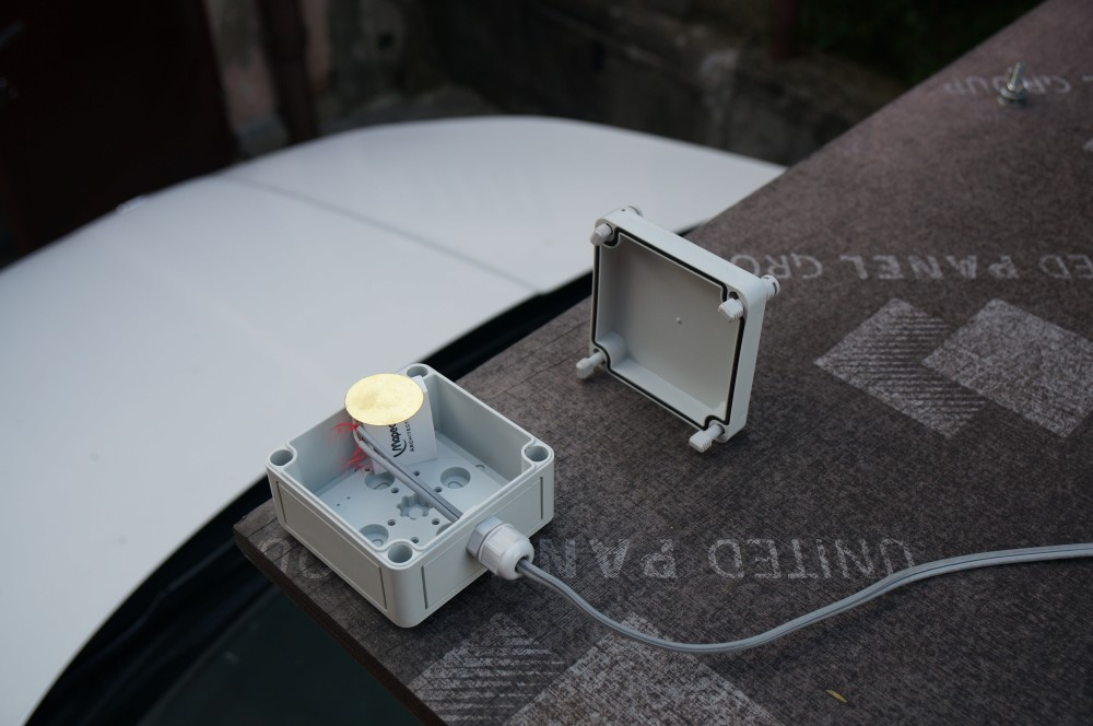DISDROMETER01 mounted on a car roof