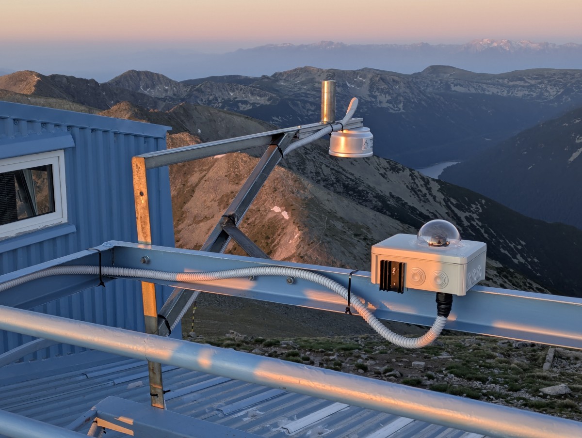 Fast high-speed all-sky cammera triggered by THUNDERMILL01