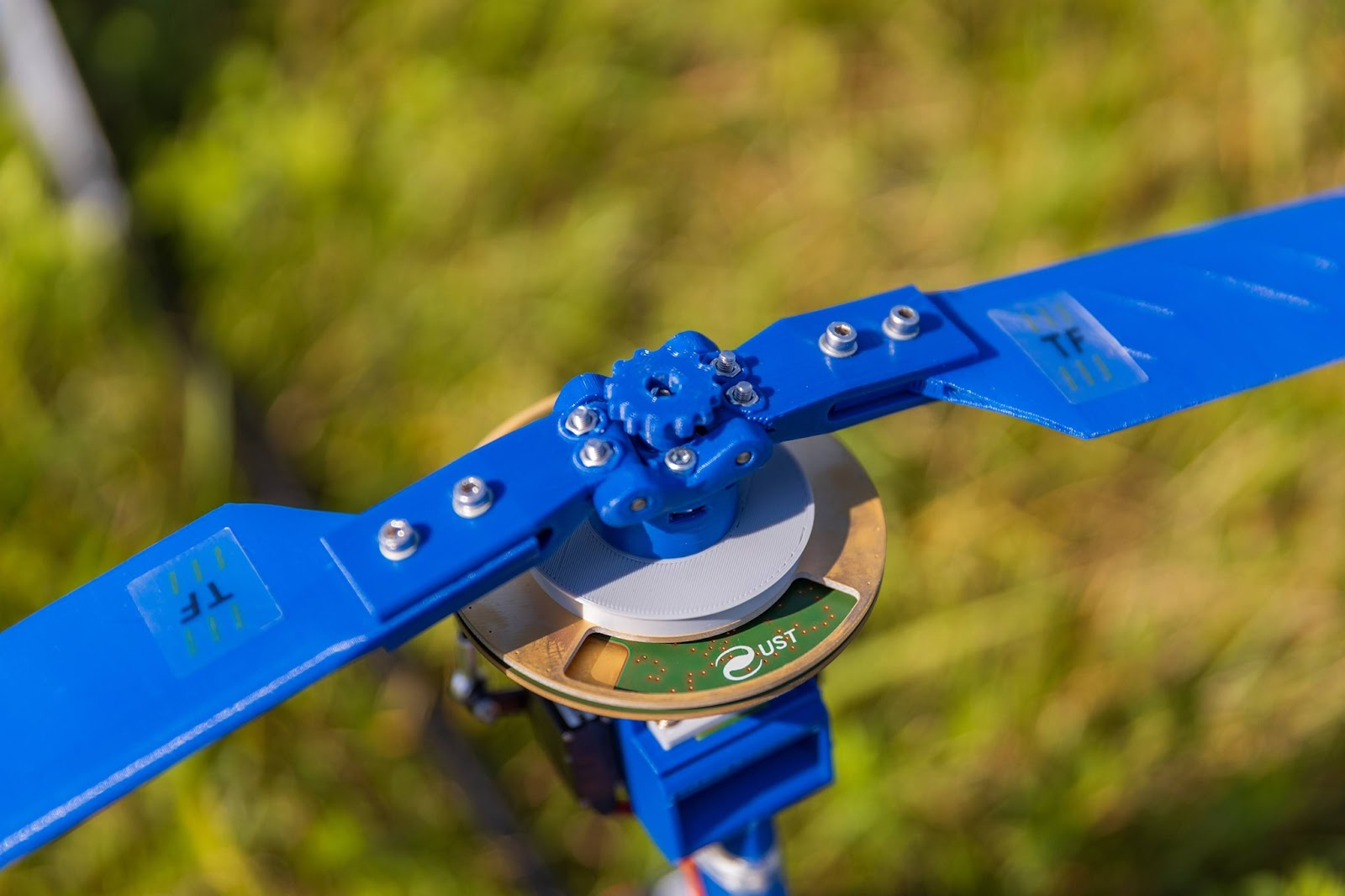 EFM mounted on autogyro rotor head